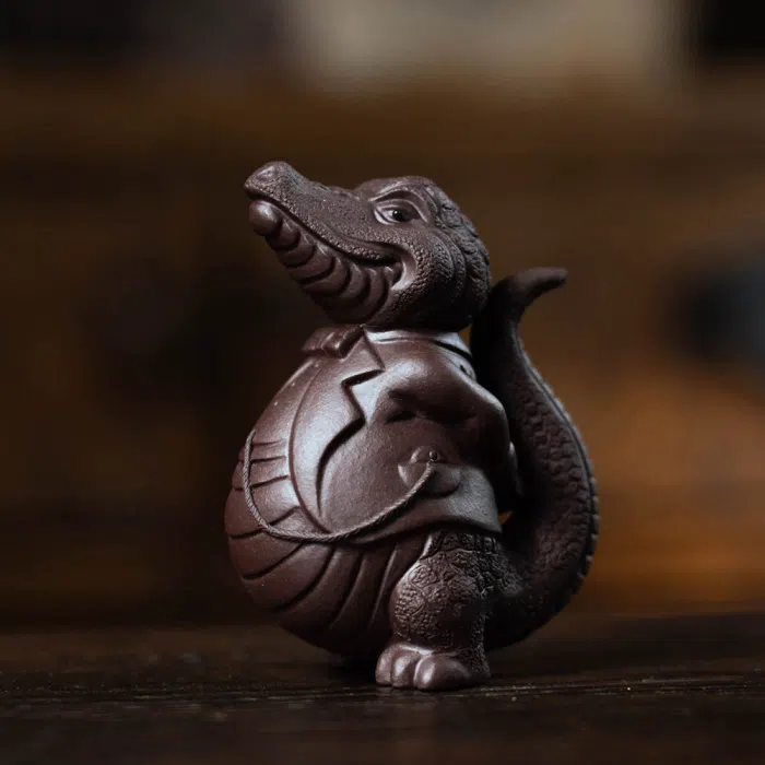 Crocodile Tea Pet, Purple Zi Ni Yixing Clay Crocodile Figurine — detail 2
