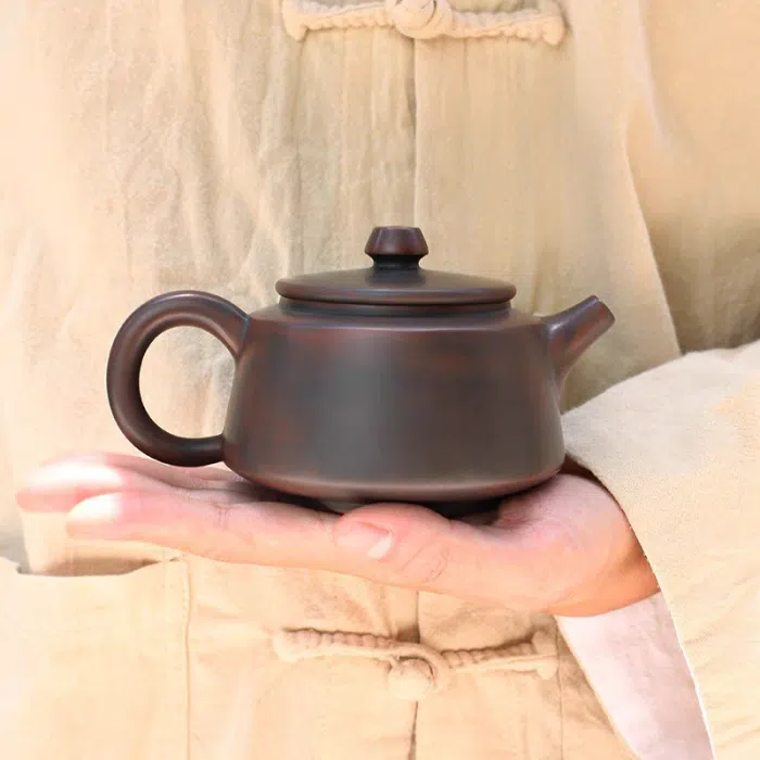 Handcrafted Qinzhou Nixing Clay Teapot Gongfu Teapot 160ml — detail 2