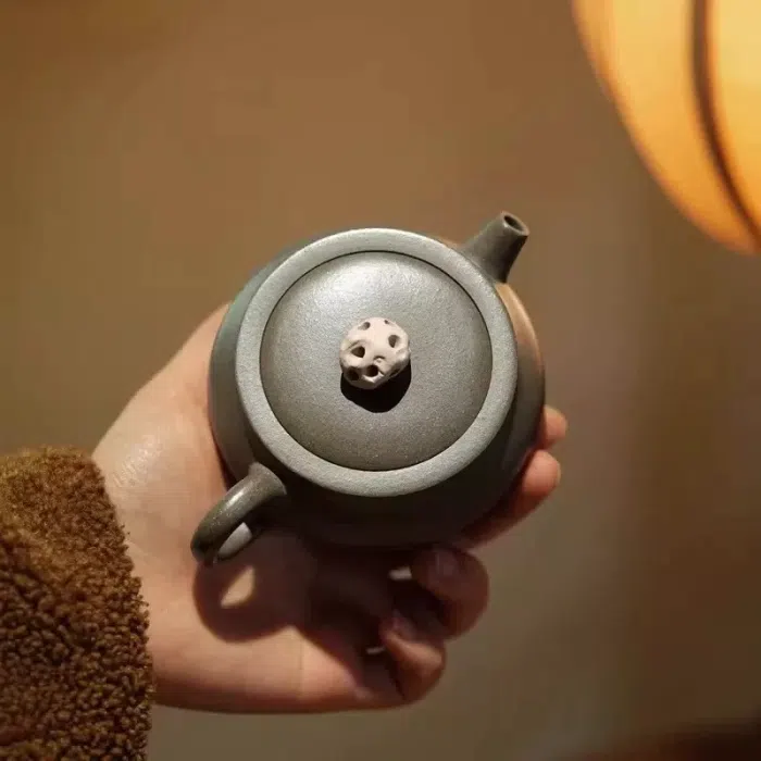 Small Round Yixing Teapot with Taihu Stone Lid Knob, Qing Duan Ni 175ml — detail 1