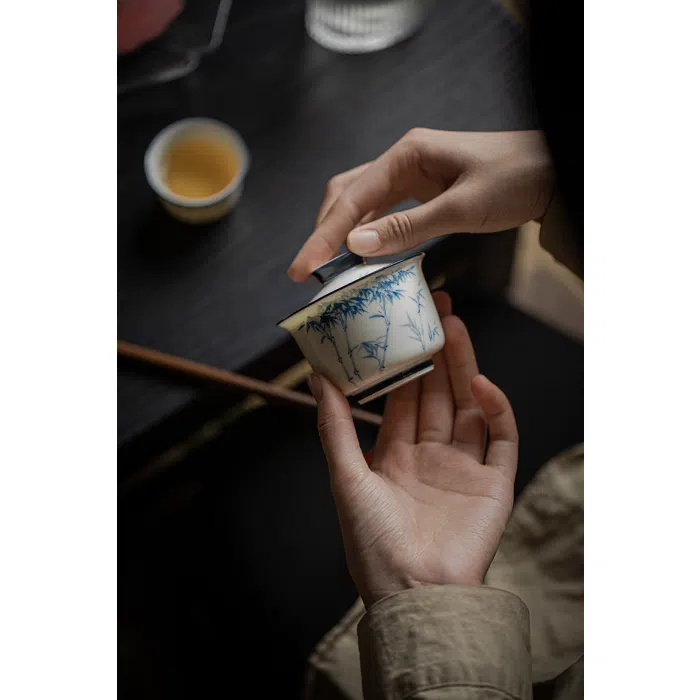 White Blue Gaiwan, Hand-Painted Bamboo, Jade Porcelain 140ml — detail 5