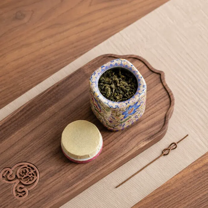 Chinese Porcelain Tea Caddy, Colourful Floral Enamel 175 ml — detail 1
