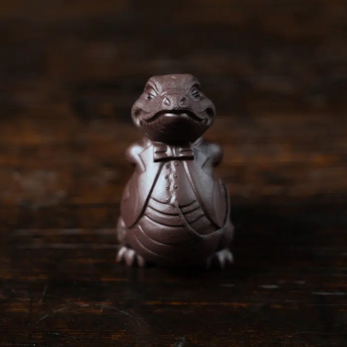 Crocodile Tea Pet, Purple Zi Ni Yixing Clay Crocodile Figurine — detail 1