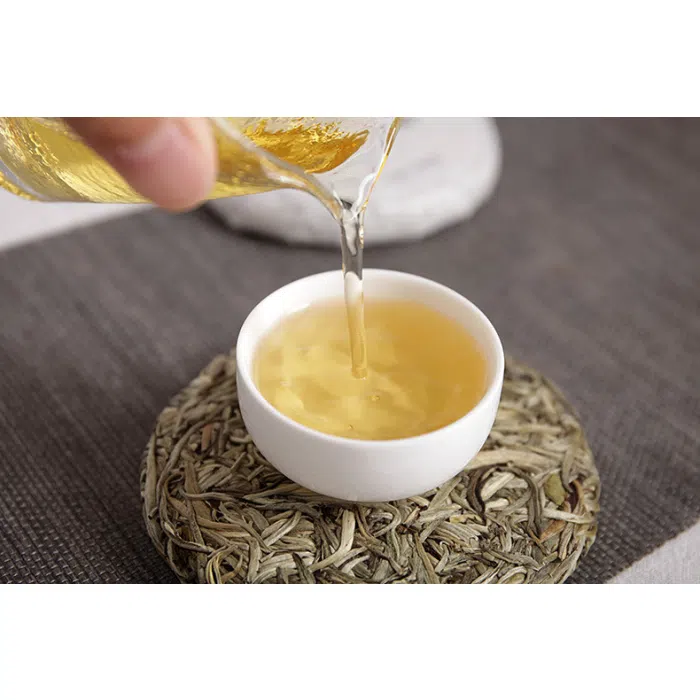 2025 Silver Needle White Tea Cake - Bai Hao Yin Zhen 100g — detail 2