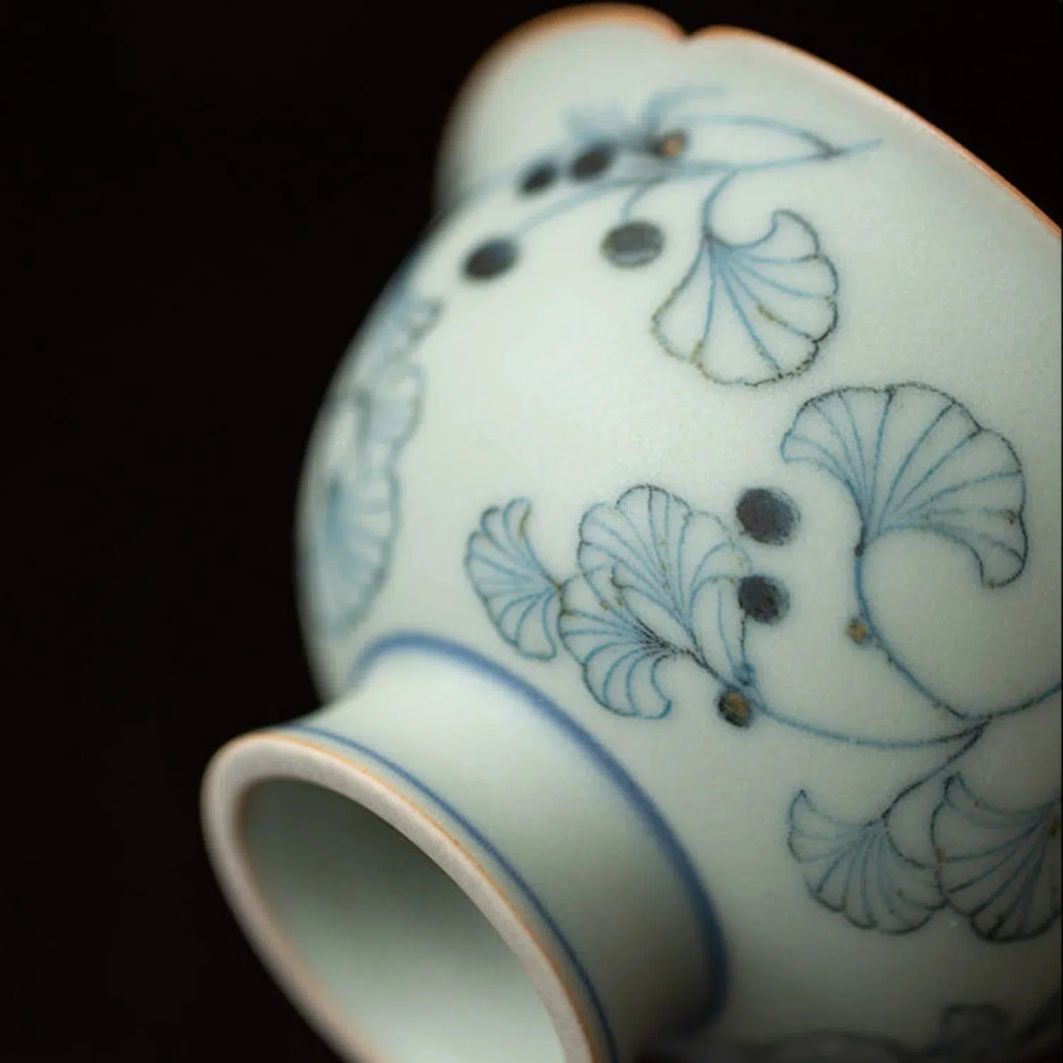 Flower Shape Ceramic Gaiwan with Ginkgo Leaf Design 100ml — detail 1