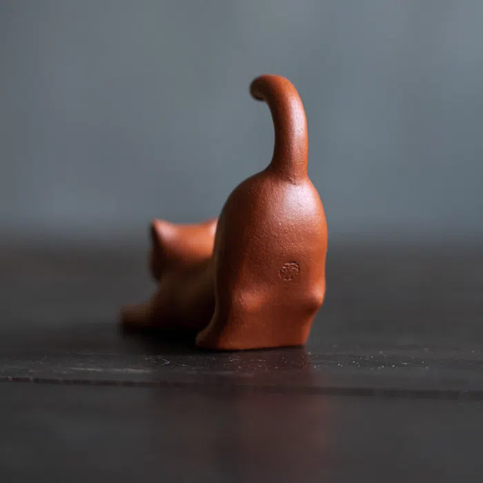 Stretching Cat Tea Pet - Zi Ni / Zhu Ni (Purple or Red Clay) — detail 2