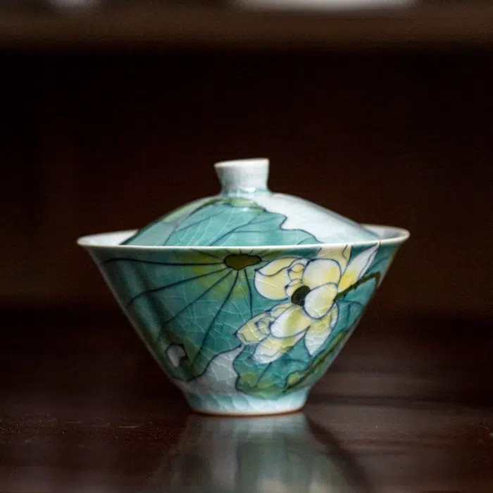 Hand-Painted Porcelain ‘Lotus Pond’ Gaiwan, Crackle Glaze 125ml — detail 2