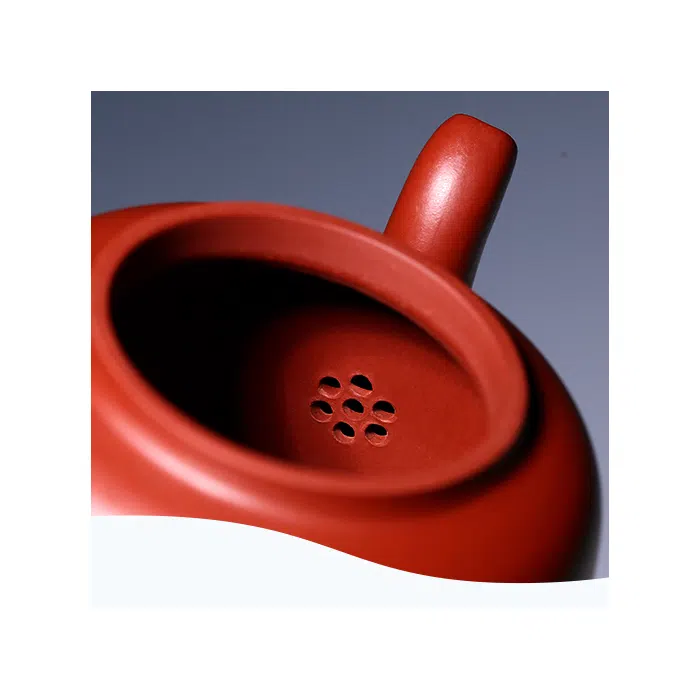 Small Yixing Teapot 'Gong Deng Hu ' - Da Hong Pao Zhu Ni Clay Teapot 110 ml — detail 4