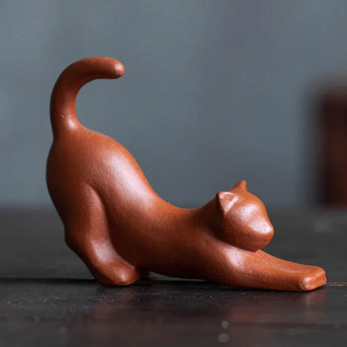 Stretching Cat Tea Pet - Zi Ni / Zhu Ni (Purple or Red Clay) — detail 1