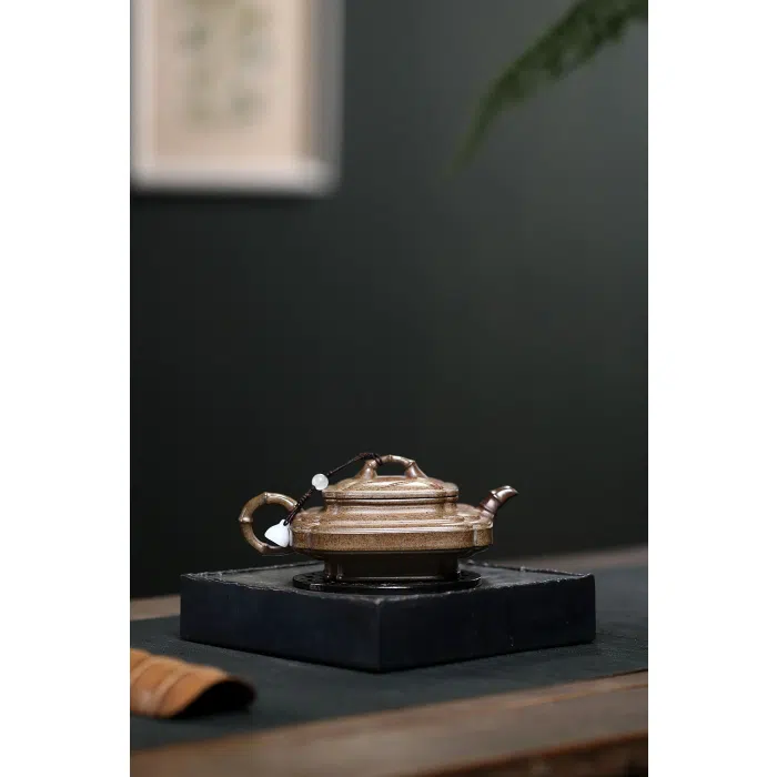 Square Xu Bian Yixing Teapot: Chen Xiang Clay & Bamboo Design 200ml — detail 5