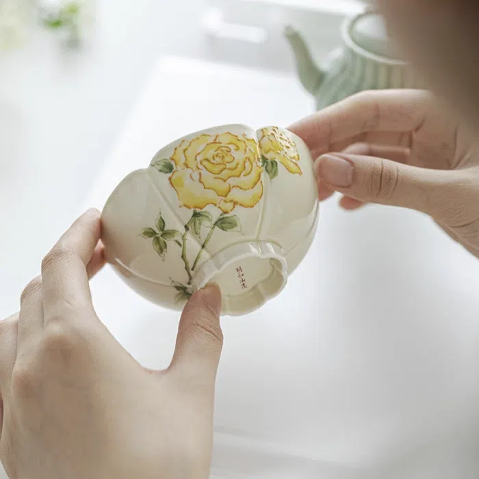 Yellow Rose, Flower Shape Gongfu Tea Cup in Gift Box 120ml — detail 2