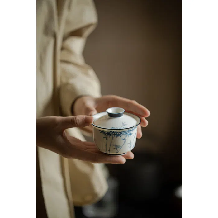 White Blue Gaiwan, Hand-Painted Bamboo, Jade Porcelain 140ml — detail 2