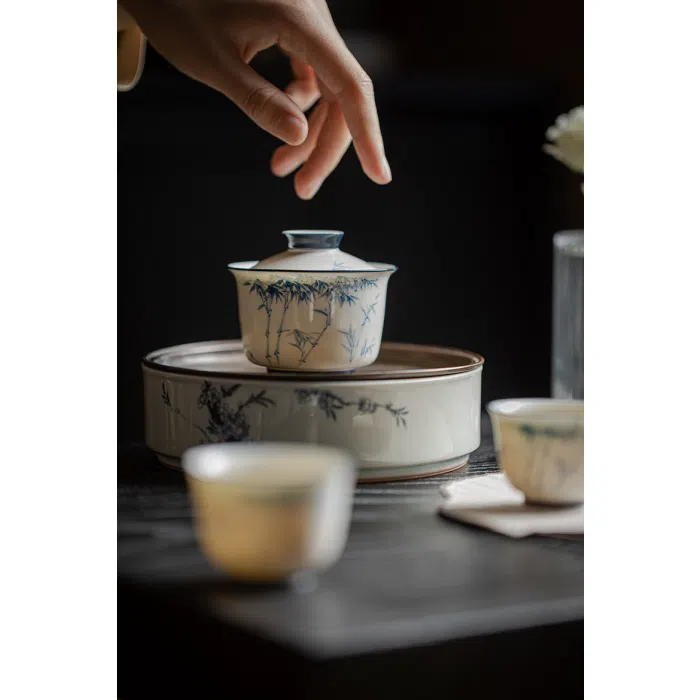 White Blue Gaiwan, Hand-Painted Bamboo, Jade Porcelain 140ml — detail 3