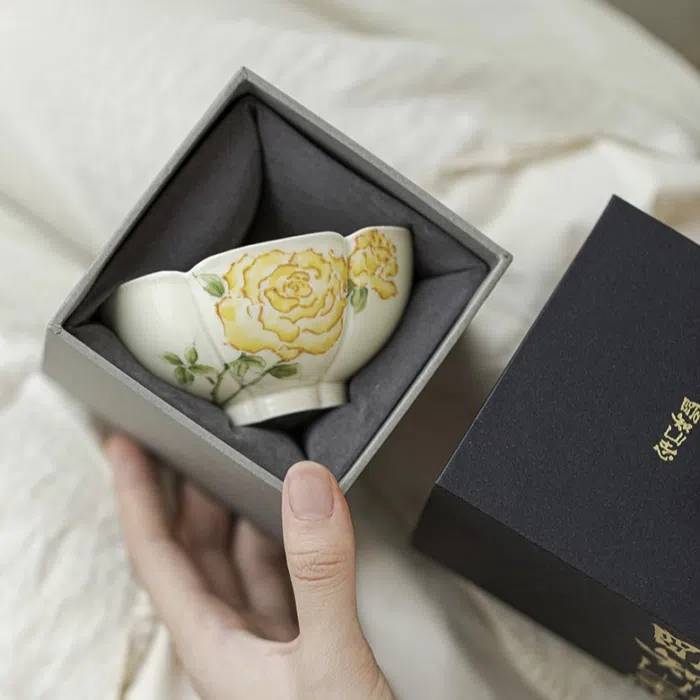 Yellow Rose, Flower Shape Gongfu Tea Cup in Gift Box 120ml — detail 1