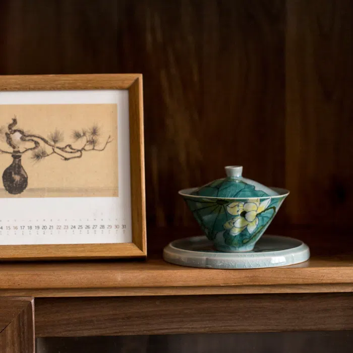 Hand-Painted Porcelain ‘Lotus Pond’ Gaiwan, Crackle Glaze 125ml — detail 1