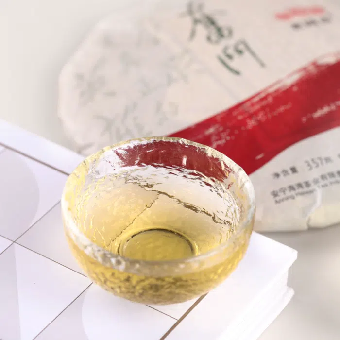 2024 Lao Tong Zhi Old Comrade ‘Fen Dou’ Raw Pu Erh Tea Cake 357g — detail 2