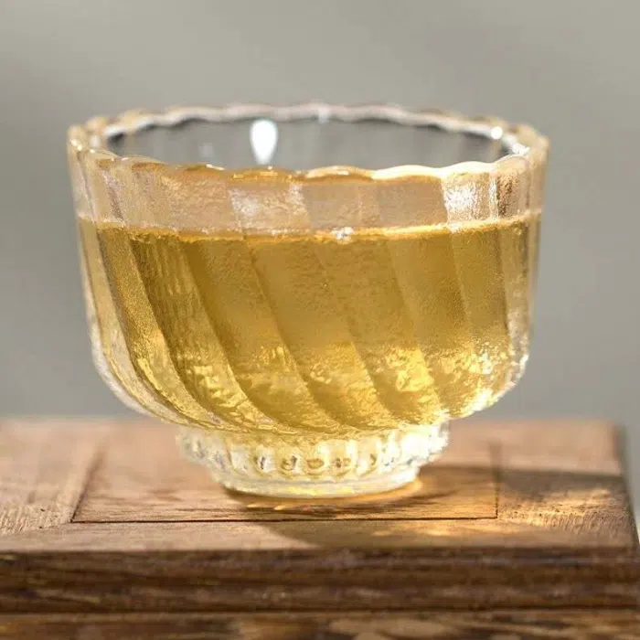 2024 Lao Tong Zhi Old Comrade ‘Fen Dou’ Raw Pu Erh Tea Cake 357g — detail 5
