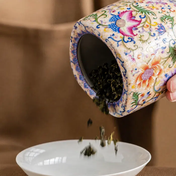 Chinese Porcelain Tea Caddy, Colourful Floral Enamel 175 ml — detail 2