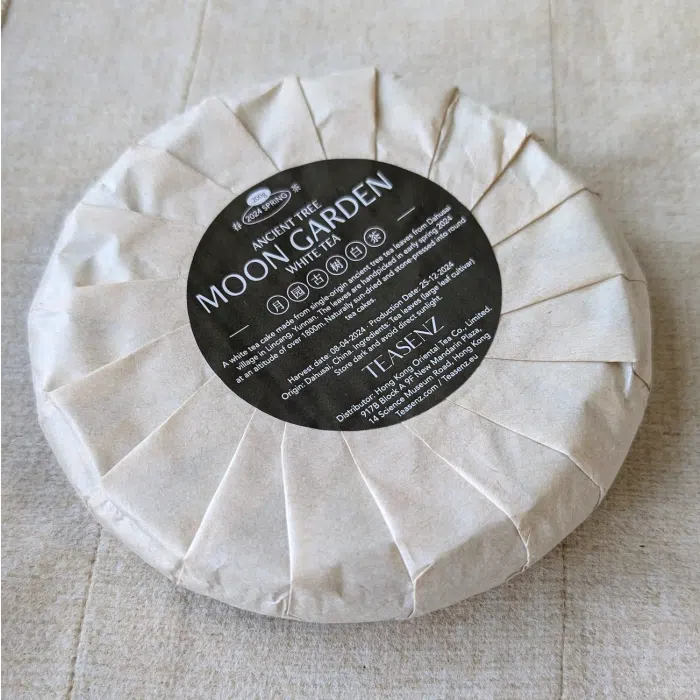 2024 Moon Garden White Tea Cake 200g — detail 2