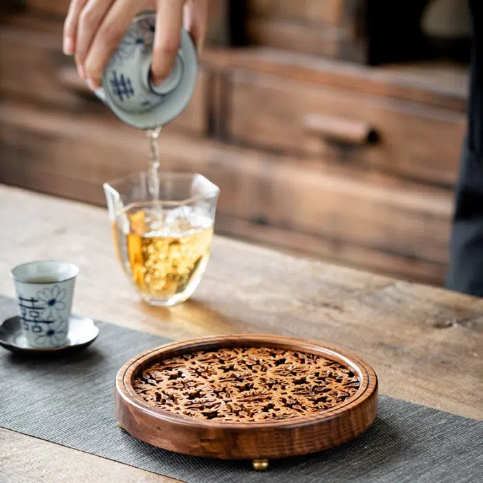 Walnut Wood & Shells Tea Tray — detail 2