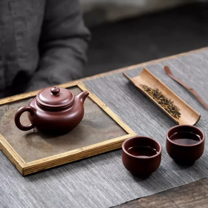 Yixing Clay Tea Set: Fang Gu Hu Teapot + 2 Cups, Purple Zhu Ni Clay 190ml — detail 1