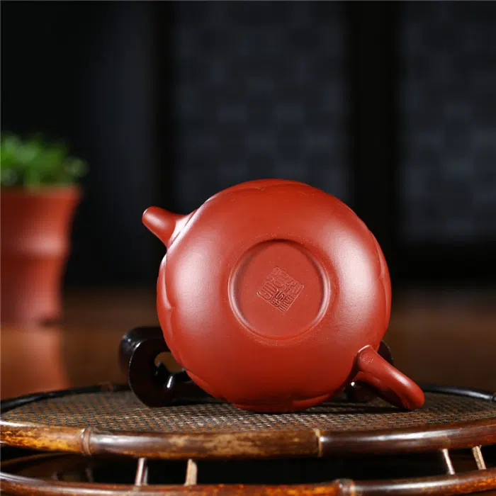 Da Hong Pao Clay Teapot - Fang Gu Hu by Artist Wang 200 ml (6.7 oz) — detail 1