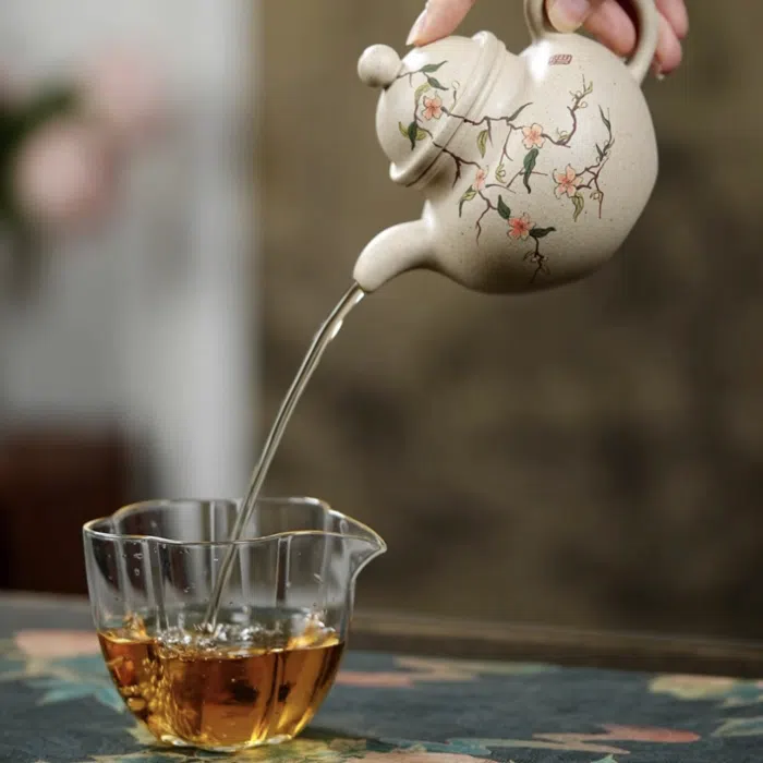 Duo Qiu Yixing Teapot Bai Yu Duan Ni Flower Clay Painting 240ml — detail 1