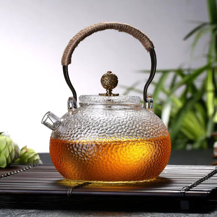 Hammered Glass Teapot with Metal Handle, Stove-top Safe 700ml / 23.5oz — detail 1