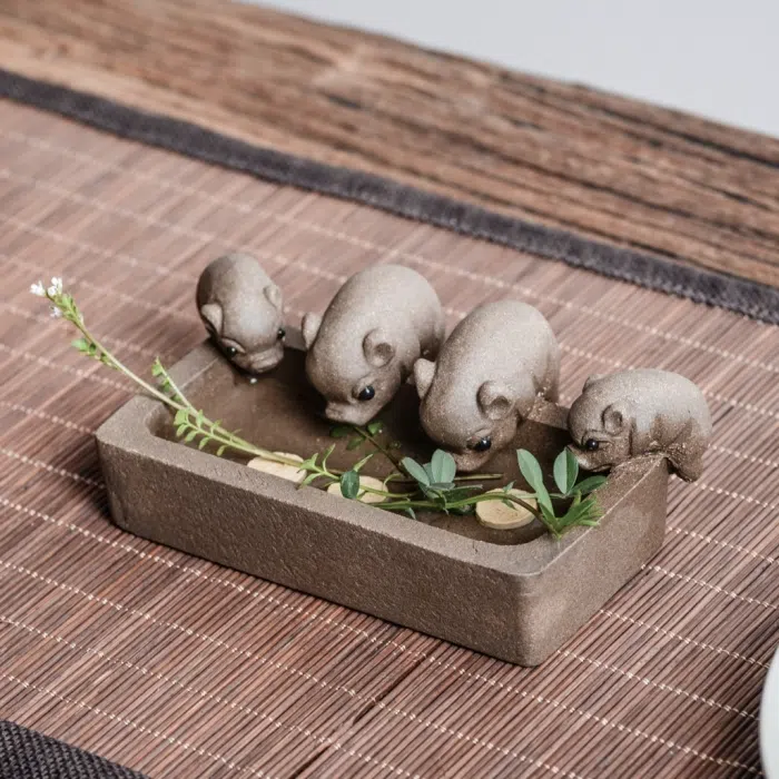 4 Piglets Drinking from Rectangular Water Basin, Pig Tea Pet — detail 2