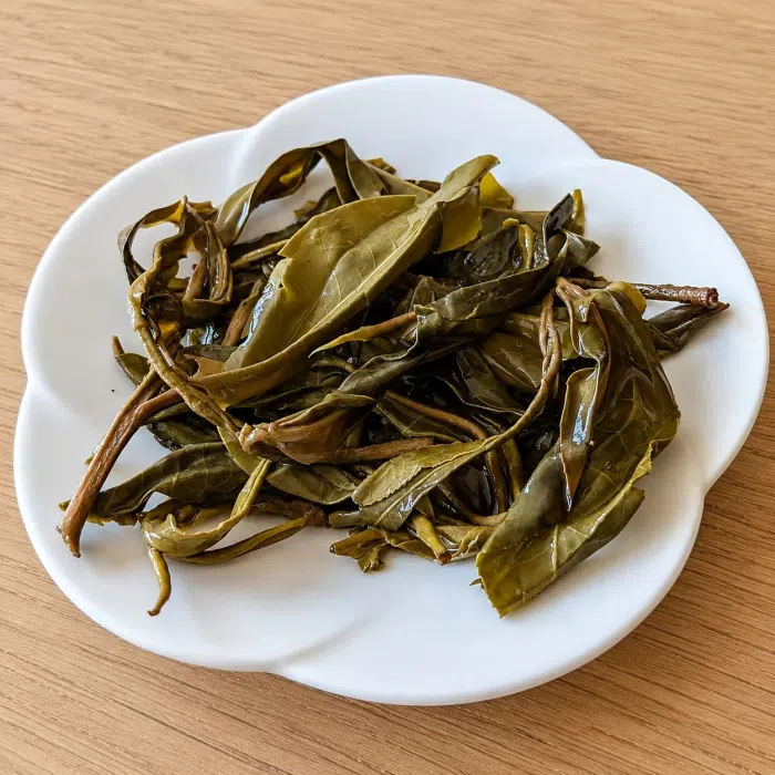 2025 "Wild Mountain Spirit Leaf" Yongde Raw Pu Erh Tea Balls — detail 4