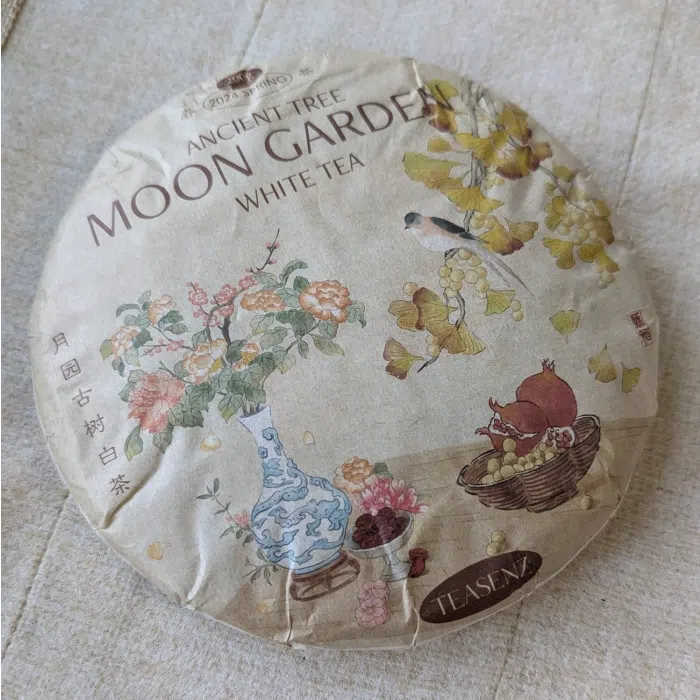2024 Moon Garden White Tea Cake 200g — detail 1