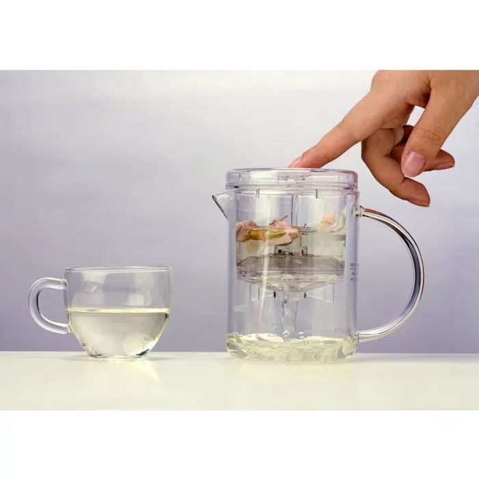 Small Glass Teapot with Infuser for Loose Tea 350ml / 11.8oz — detail 2