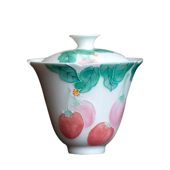 Hand-Painted Porcelain Gaiwan ‘Strawberries’ 125ml — detail 2