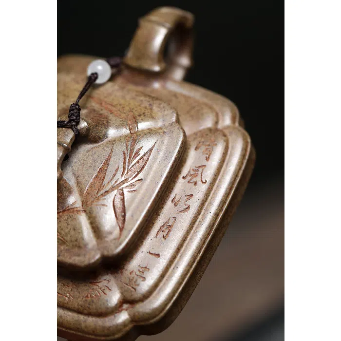 Square Xu Bian Yixing Teapot: Chen Xiang Clay & Bamboo Design 200ml — detail 1