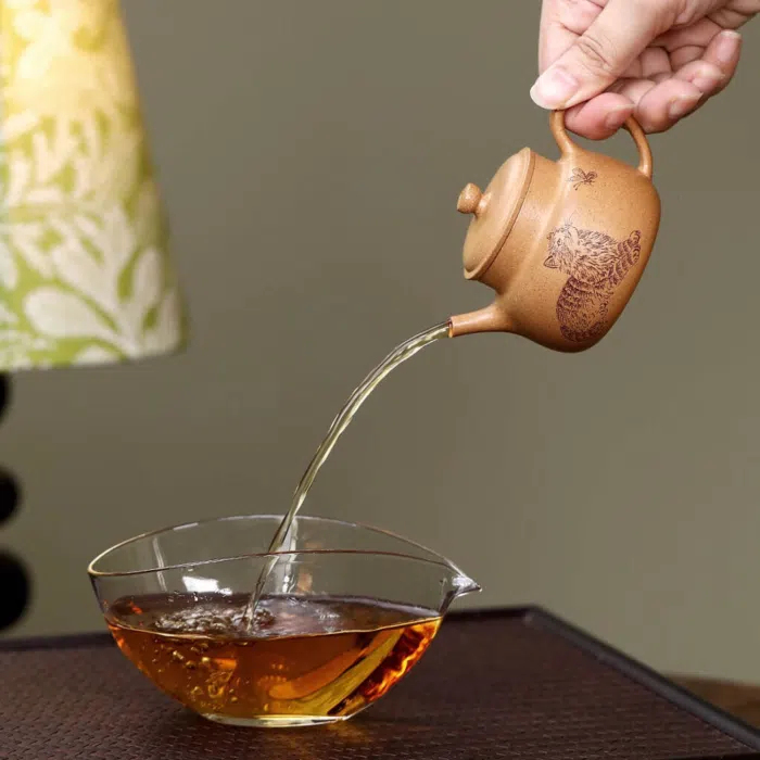 'Words of the Heart' Yixing Cat Teapot, Duanni Clay 120ml — detail 2